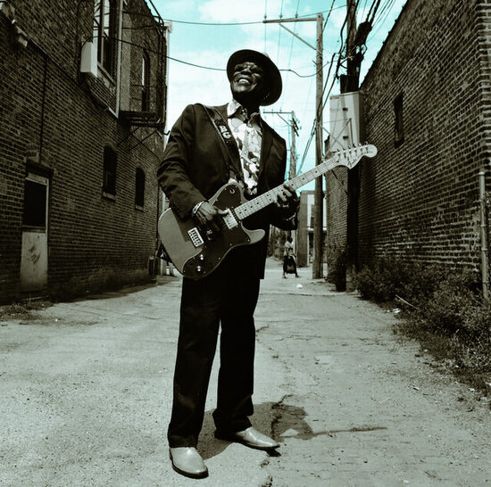 Buddy Guy – Bring 'Em In
